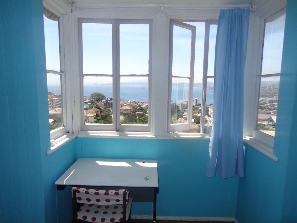Hostal Faro Azul ヴァルパライソ 部屋 写真