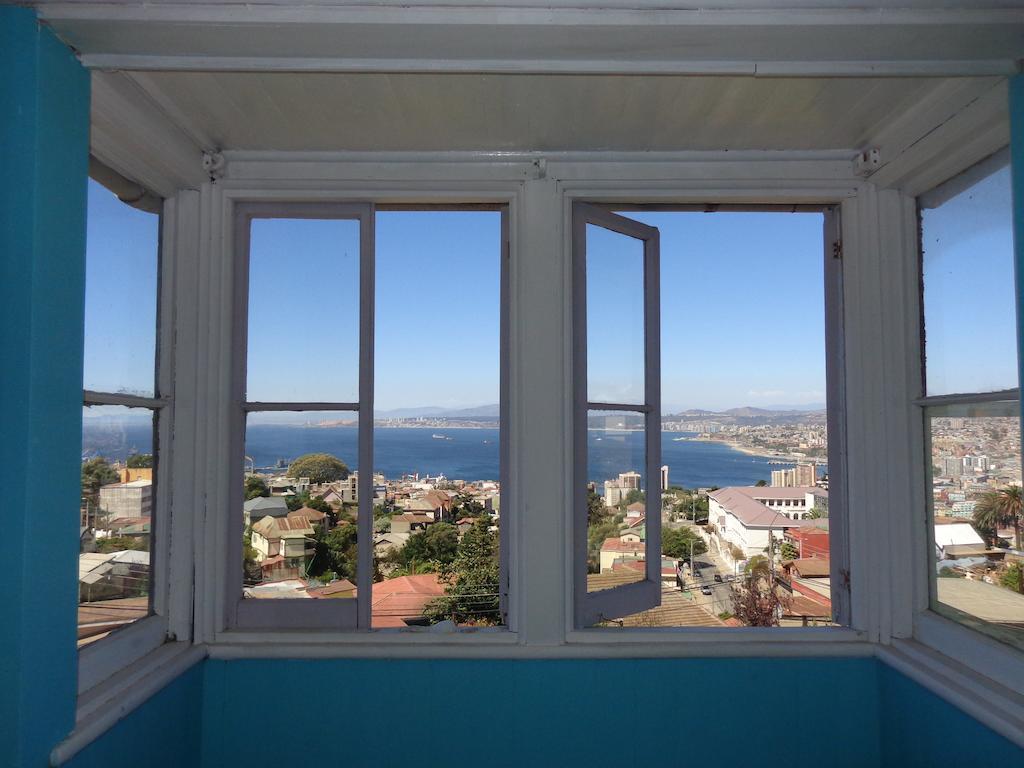 Hostal Faro Azul ヴァルパライソ 部屋 写真