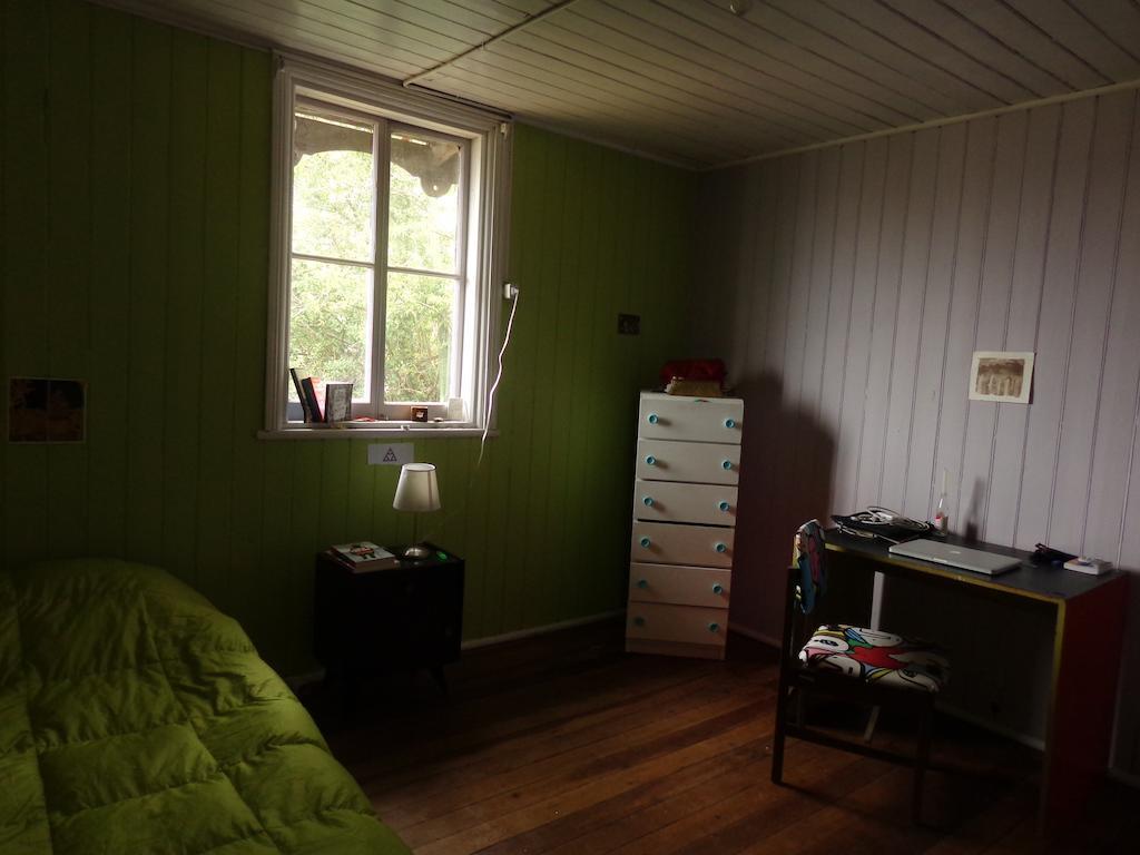 Hostal Faro Azul ヴァルパライソ 部屋 写真